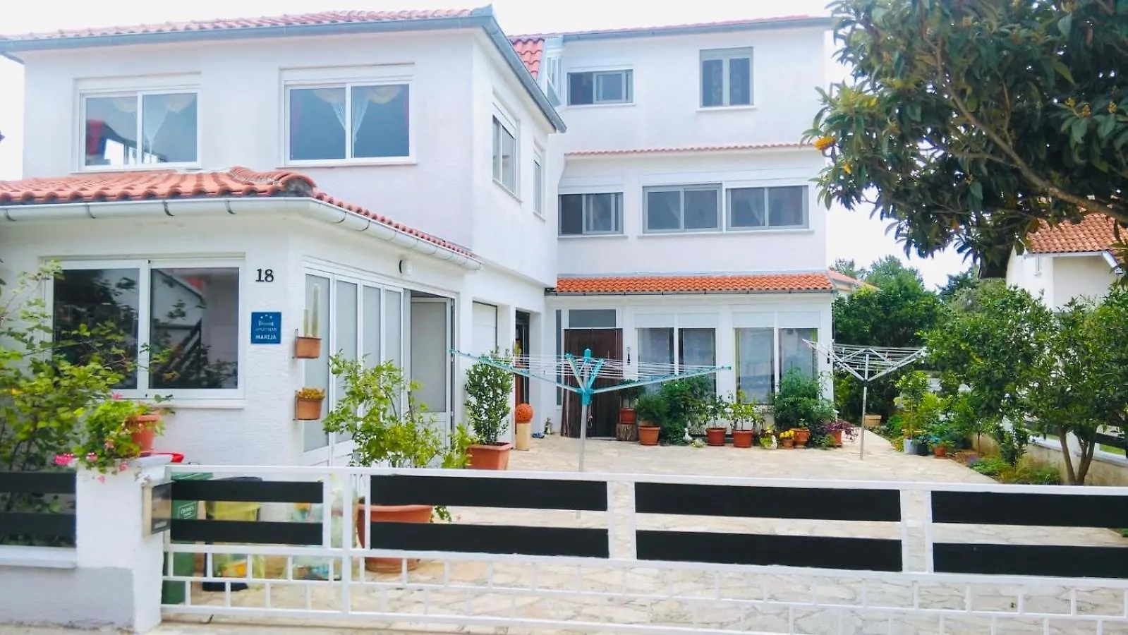 Apartment Schwarz In Petrcane III