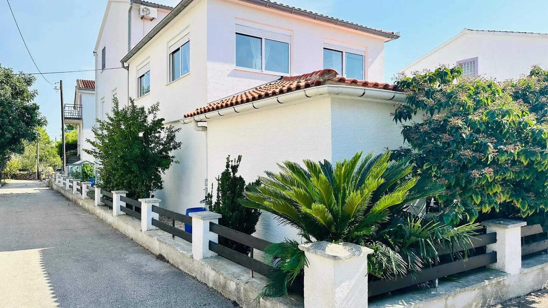 Apartment Schwarz In Petrcane III