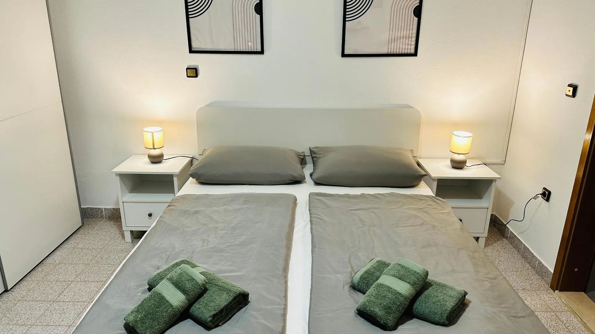 Apartment Schwarz In Petrcane III