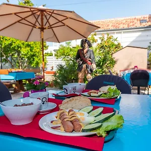 3* krevet i doručak Pansion Pirat